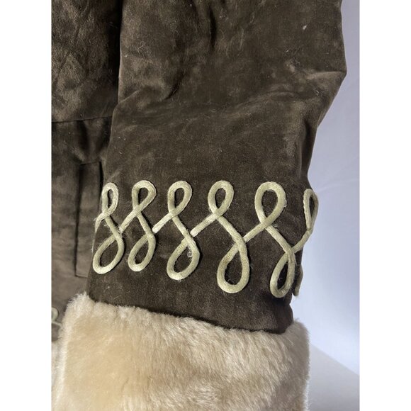 Vintage 60/70s ILGWU Faux Fur & Suede Women's Coat With Embroidered Cuffs & Quil - Picture 8 of 16
